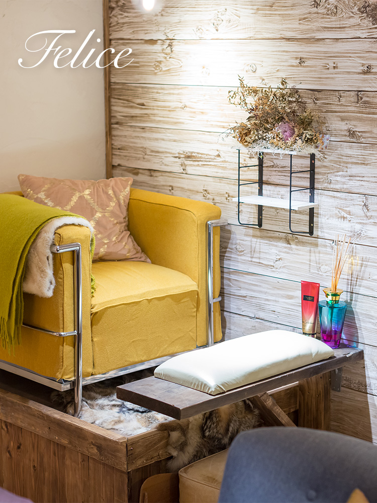 東区役所前のネイルサロンフェリーチェ