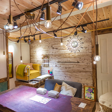 東区役所前のネイルサロンフェリーチェの店舗デザイン